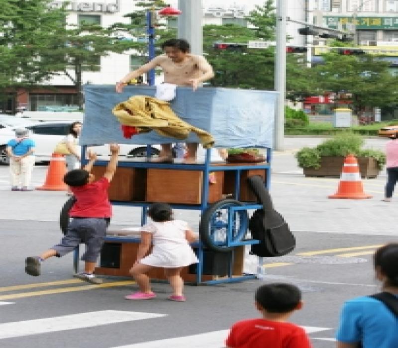 거리예술시즌제_가을_신촌_140809_호로루덴스_로빈슨크루섬 (2).JPG